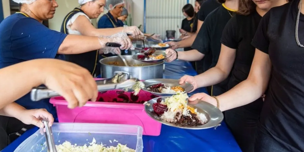 A programação considera as necessidades nutricionais dos estudantes
