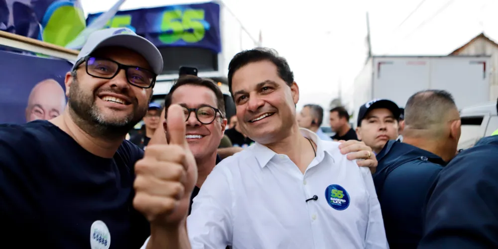 Sandro Alex (ao centro), candidato ao Governo do Paraná