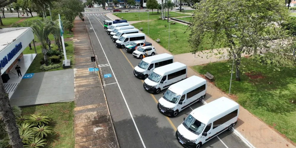 A Saúde recebeu sete vans adaptadas com capacidade para 15 passageiros