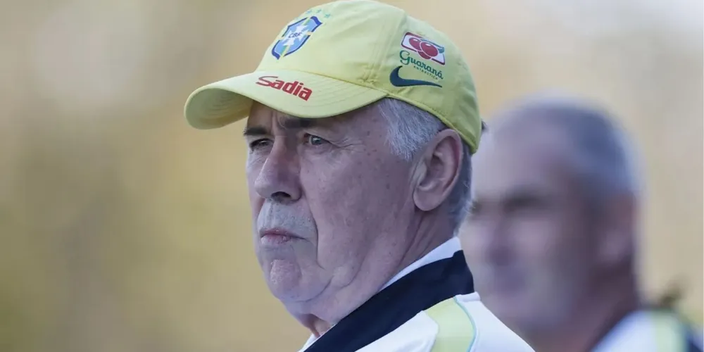 Carlo Ancelotti em treino da Seleção Brasileira