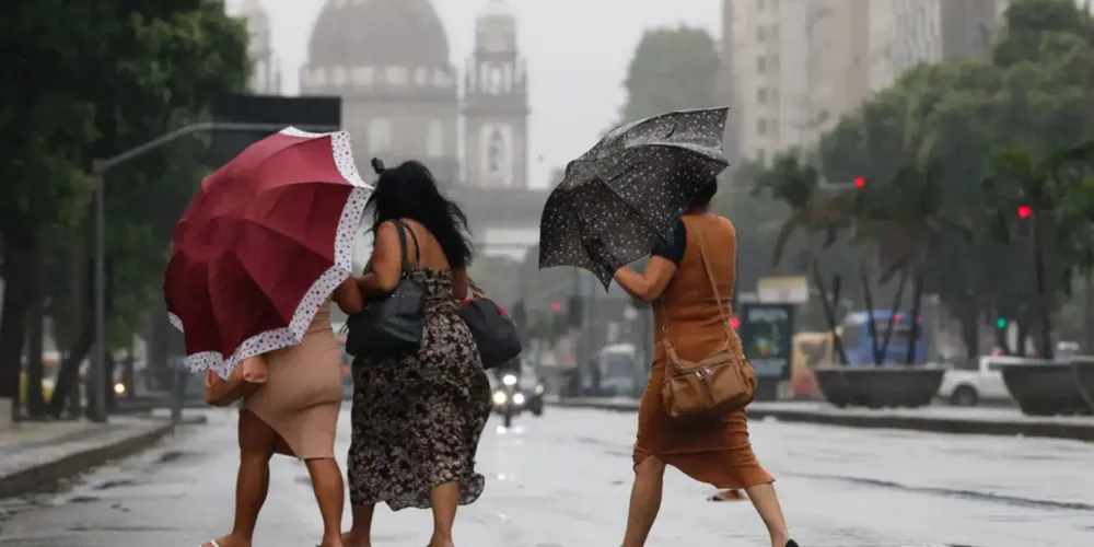 Inmet emitiu aviso de grande perigo para chuvas no fim de semana