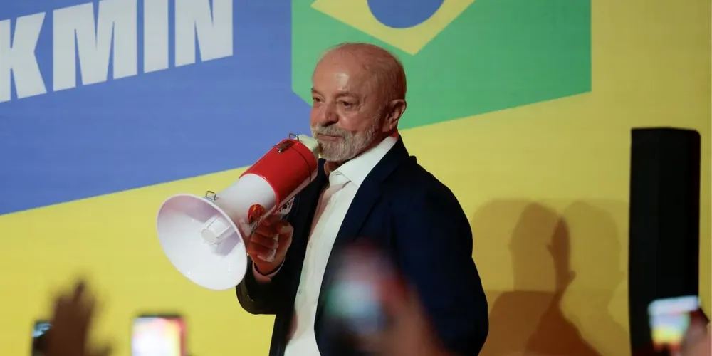 Lula afirmou em discurso que 'voto é necessário para a gente definir o futuro desse país'
