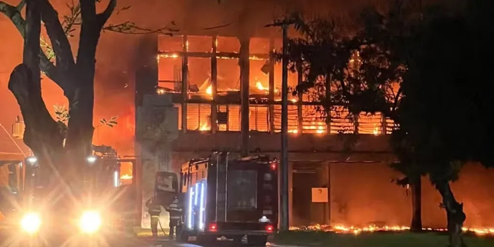 Incêndio em prédio da UFPE