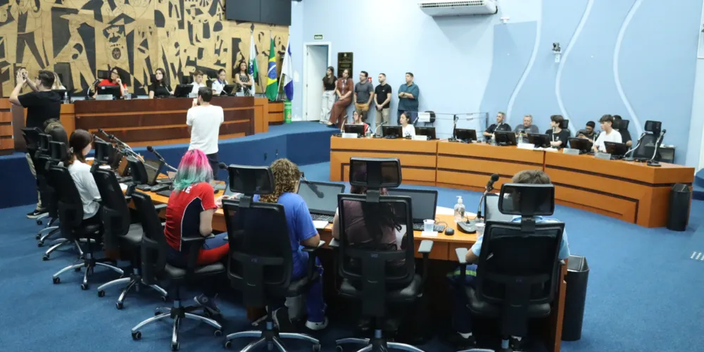 Sessão foi realizada nesta quinta-feira (8)