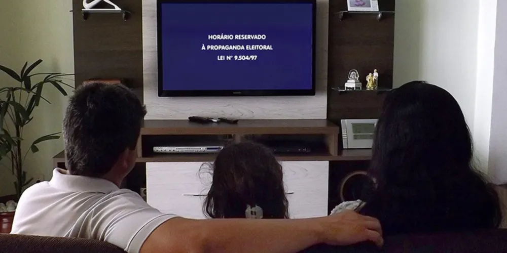 Na TV, o horário do primeiro bloco é das 13h10 às 13h20, enquanto o do segundo é das 20h40 às 20h50