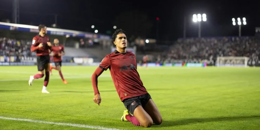 Bragantino goleia por 4 x 2 em noite inspirada de seu ataque