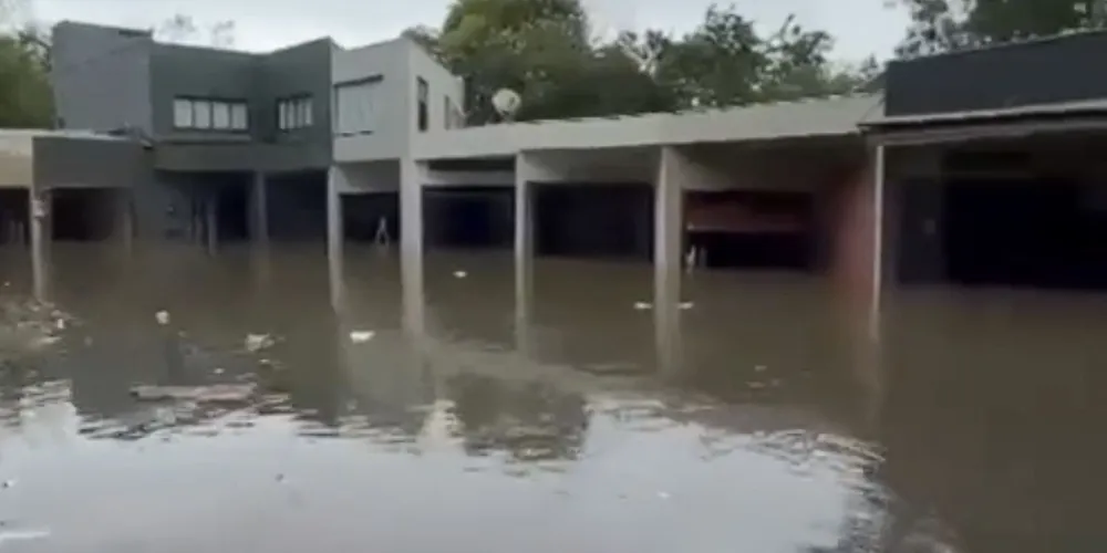 A cheia do Rio Paraná evidencia o impacto da elevação do nível das águas na região