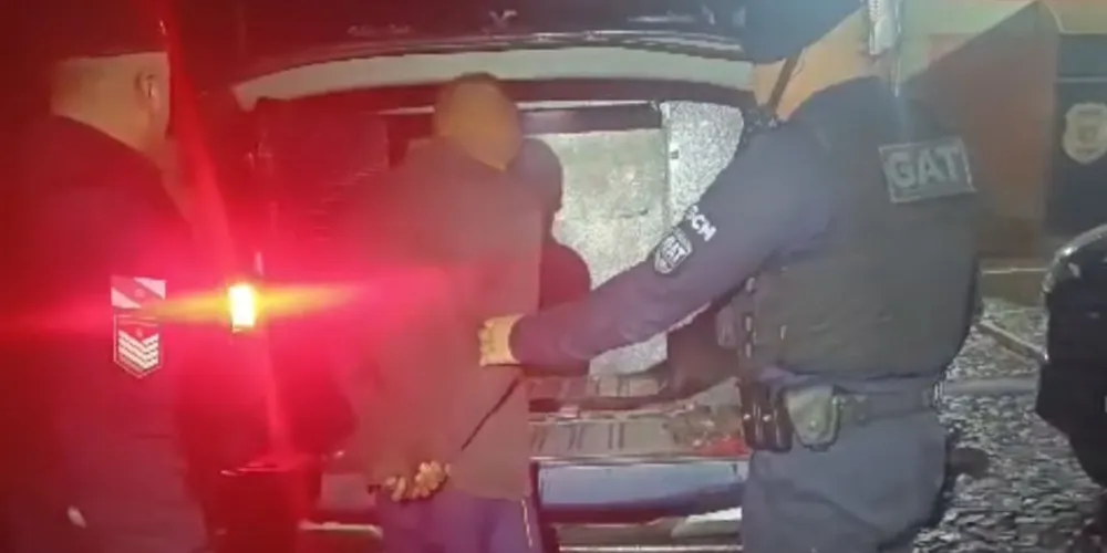 Ele foi levado à 13ª Subdivisão Policial (SDP)