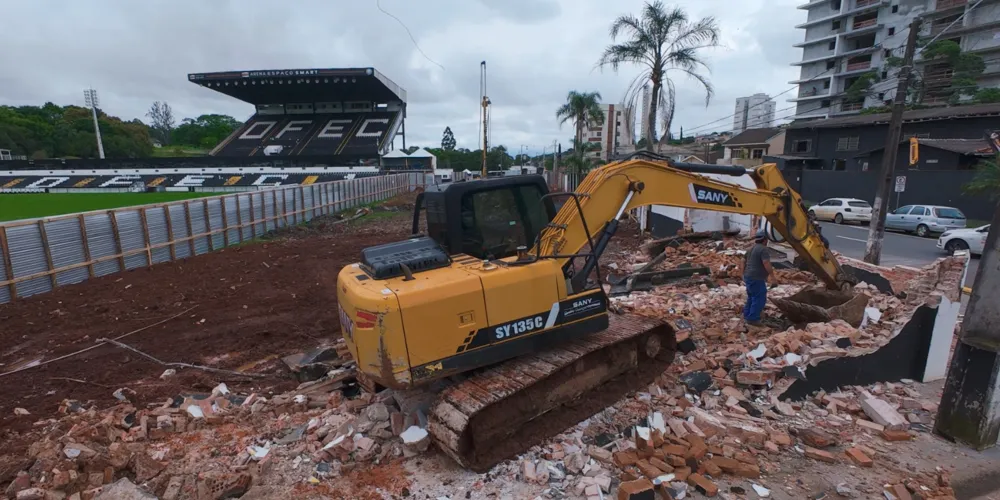 Confira como está o andamento da obra no local