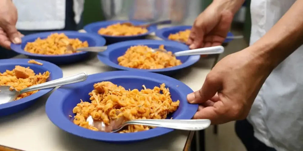 A merenda remanescente poderia ser disponibilizada aos professores e demais funcionários