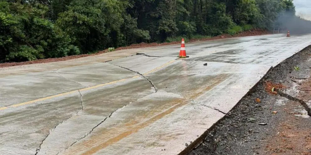 Uma das vias foi interditada