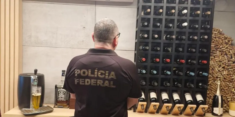 As investigações identificaram indícios de que bens eram registrados em nome de familiares e terceiros