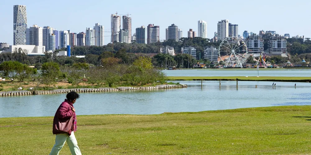 A partir da noite, gradualmente avançará uma massa de ar mais fria e seca sobre o Paraná