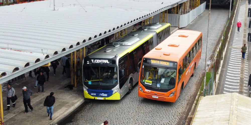 A renovação da frota inclui veículos equipados com ar-condicionado, piso baixo e recursos voltados à acessibilidade dos passageiros