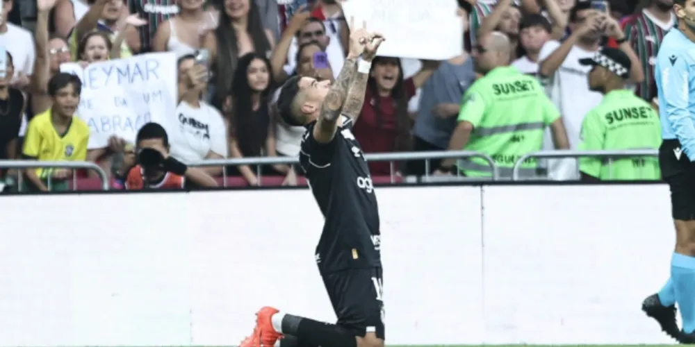 Philippe Coutinho comemorando seu primeiro gol com a camisa do Santos