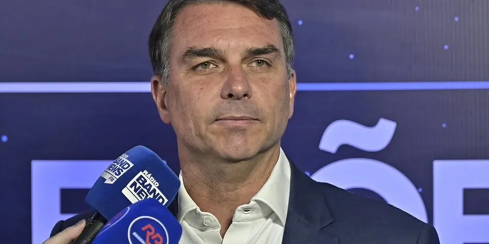 Flávio foi o primeiro a responder pergunta durante debate, na Band, sobre o tema segurança pública