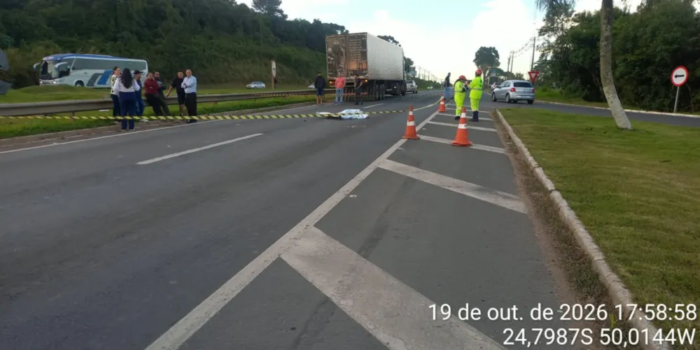 Ocorrência foi registrada na tarde desta segunda-feira (19) no trecho entre Castro e Piraí do Sul.
