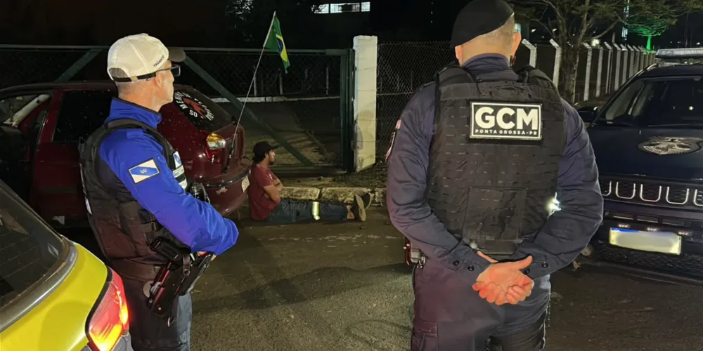 Jovem foi flagrado pela Guarda Civil Municipal realizando manobras perigosas com o carro