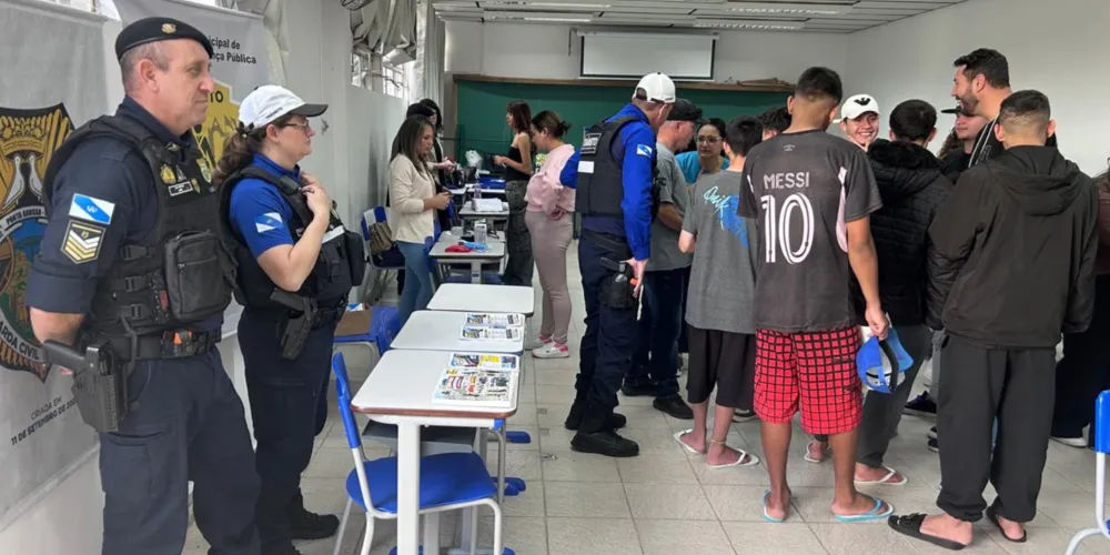 Guarda Civil Municipal (GCM) e a Superintendência de Trânsito estiveram presentes para apresentar suas atribuições e orientar os jovens sobre as possibilidades de carreira