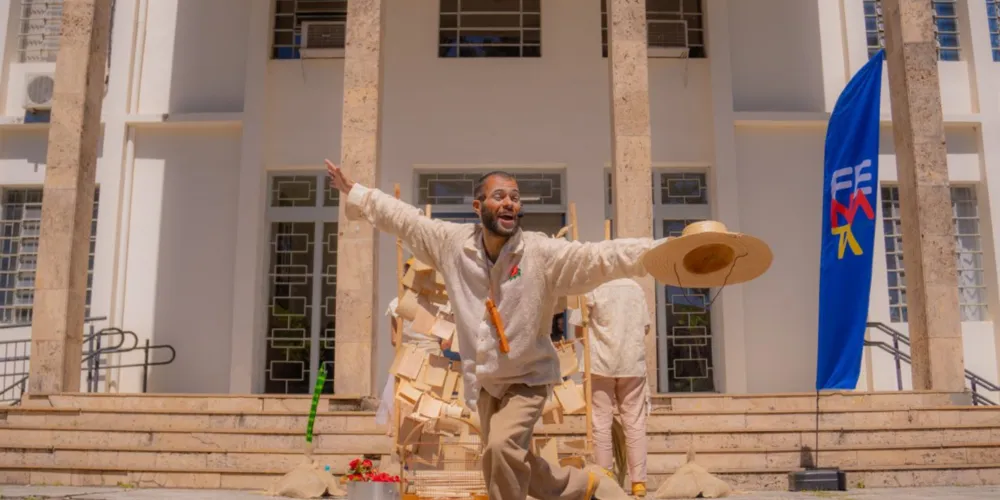 A abertura será no dia 13 de novembro, às 20h, no Ópera, com a peça Ficções