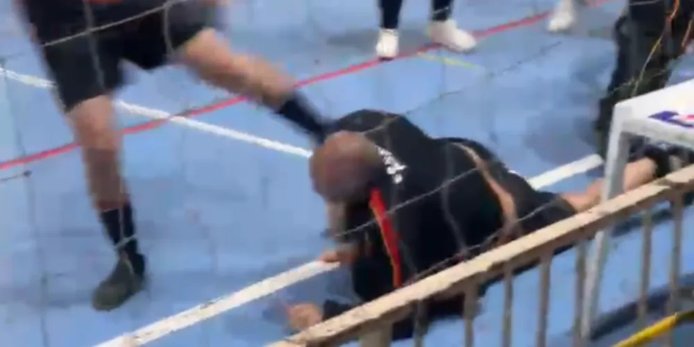 Imagens que circulam nas redes sociais mostram agressões contra integrantes da equipe de arbitragem