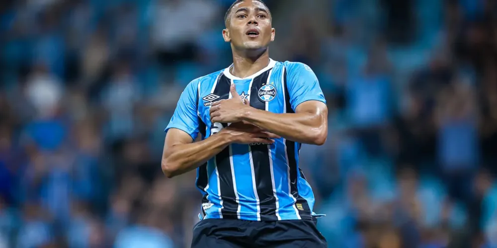Carlos Vinícius, atacante do Grêmio