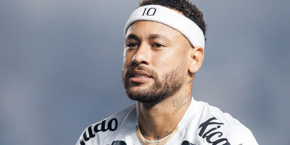 Neymar reclamou do estado do gramado da Vila Belmiro após a eliminação para o Palmeiras na Copa do Brasil