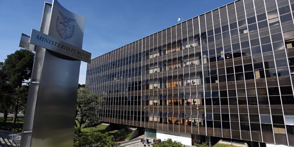 Uma vistoria técnica identificou risco iminente de colapso estrutural na residência.
