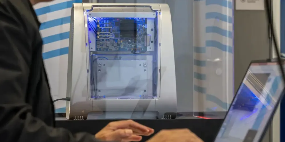 O equipamento é um dos três computadores quânticos educacionais existentes no Brasil e o mais moderno do país
