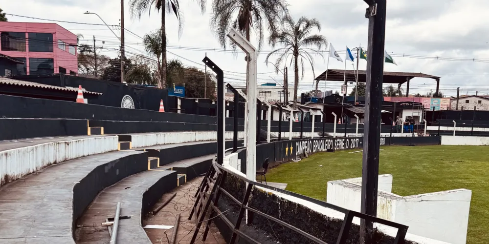 Enquanto aguarda o alvará da Prefeitura, o Clube iniciou os preparativos para obra, como remoção dos alambrados e reposicionamento de cabos elétricos