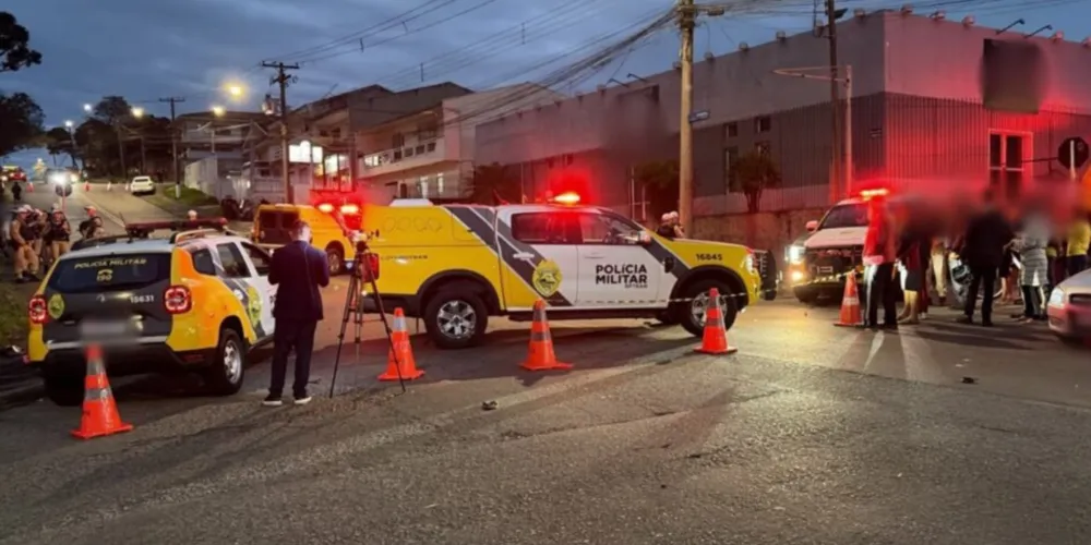 O homem pilotava uma Honda CG 160 quando atingiu um Chevrolet Prisma que passava pelo cruzamento.