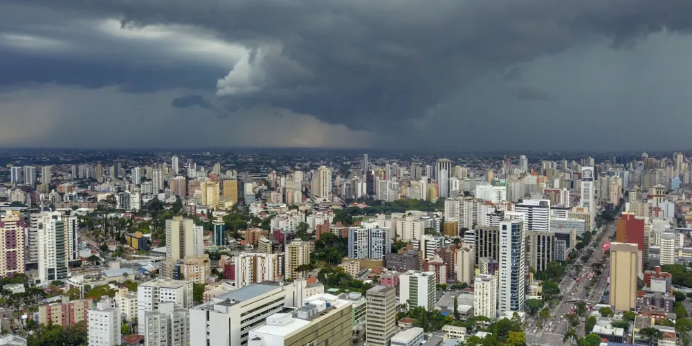 Um ciclone extratropical deverá se configurar efetivamente na terça-feira, com o centro do sistema passando entre o Uruguai e o Rio Grande do Sul