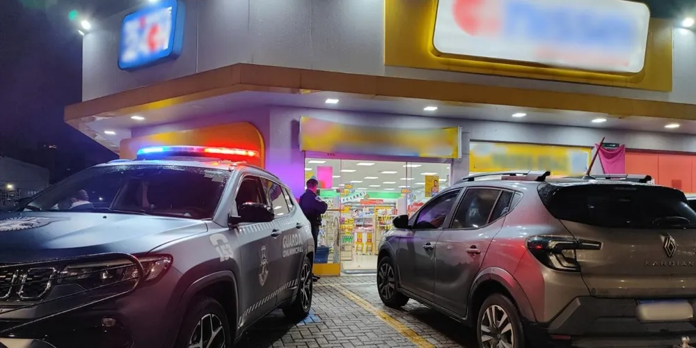 O homem foi preso ao tentar fugir do local.