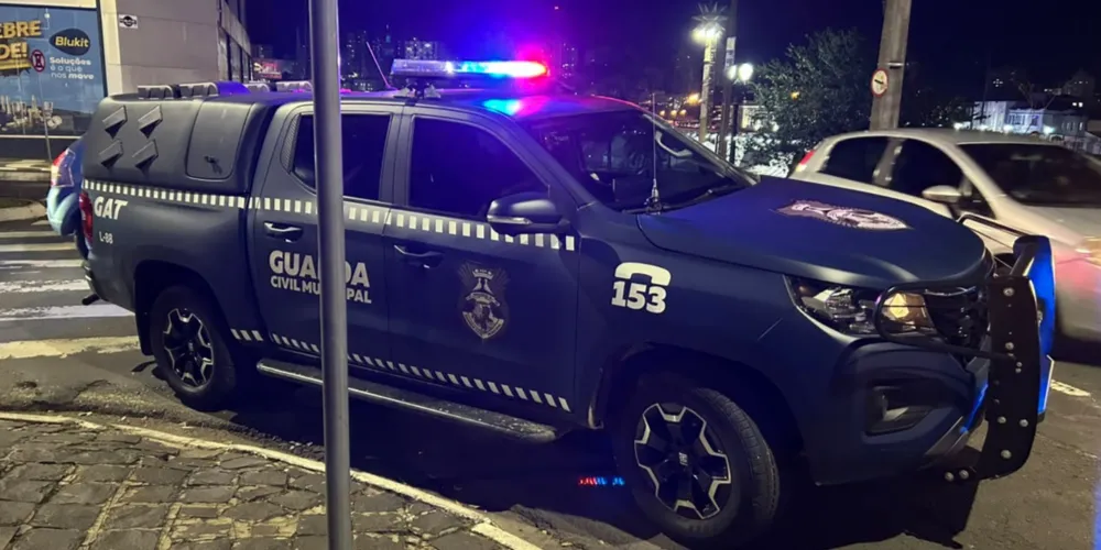 Ao ser atingido por um soco, vítima caiu e foi atropelada por uma caminhonete que passava pelo local