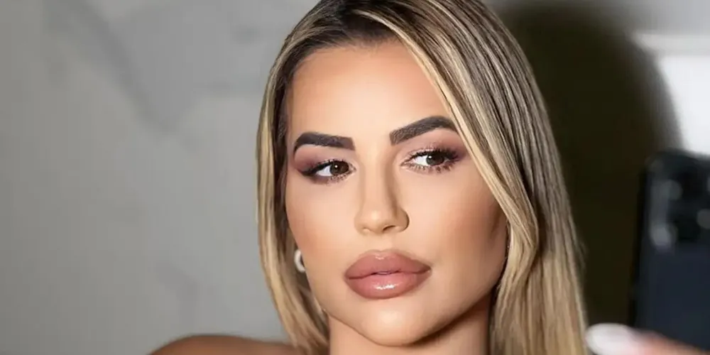 No texto manuscrito, Deolane diz que a situação "vai passar" e pede que ninguém fique preocupado