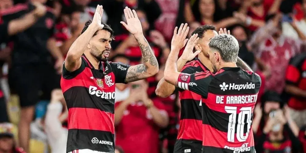 Paquetá comemora gol sopbre o Corinthians pelo Brasileiro