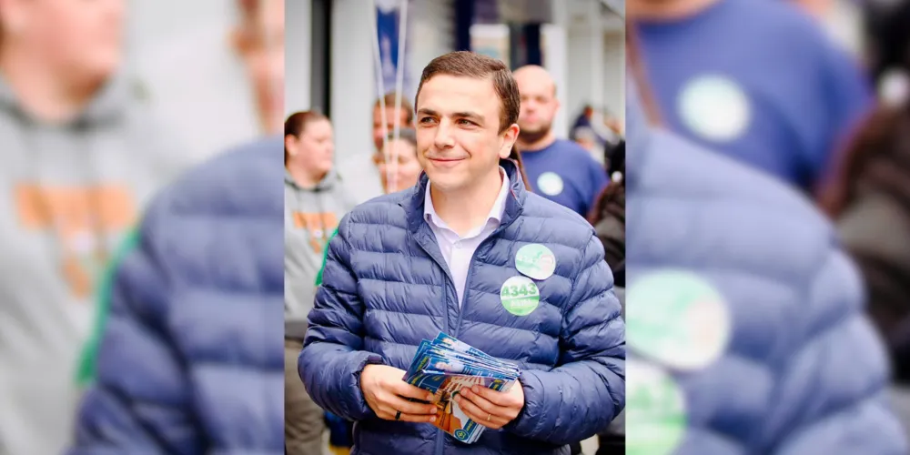 Candidato à reeleição como Deputado Federal, Aliel Machado, estava presente no desfile comemorativo aos 203 anos de PG