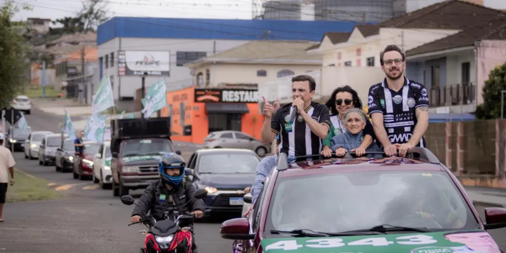 A mobilização iniciou à tarde, no Centro de Eventos, e terminou na Vila Hilgemberg, onde o deputado mora e foi recebido por diversas pessoas