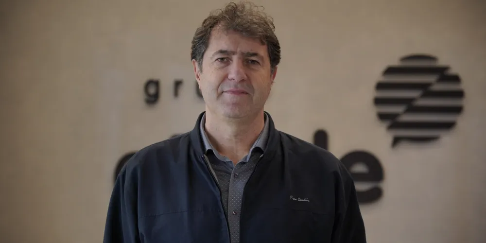 A empresa estuda realizar novos testes com ônibus movidos a gás e avalia a viabilidade de veículos elétricos.