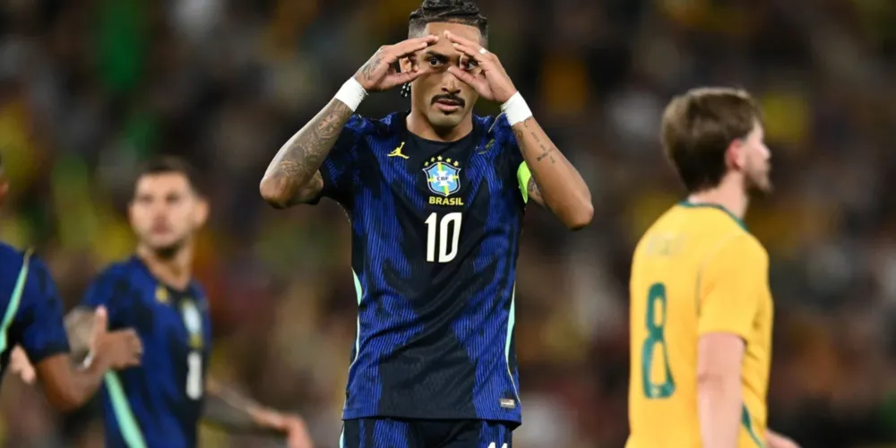 Raphinha foi substituído no segundo amistoso contra a Austrália após sentir dores