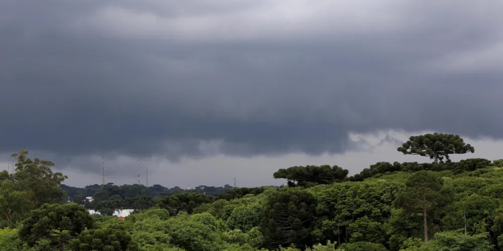 Após a passagem dos sistemas frontais, as temperaturas diminuem