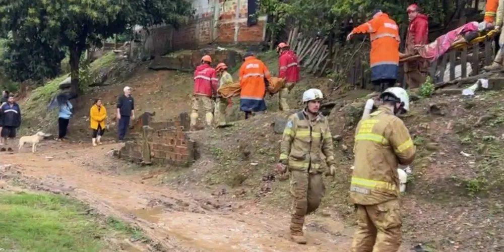 Duas vítimas acabaram morrendo após o soterramento