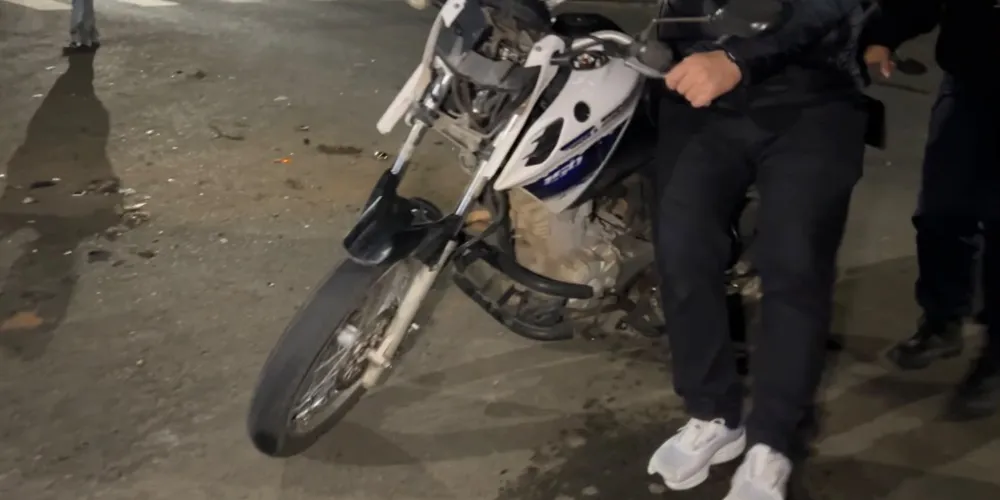 O motociclista recebeu os primeiros atendimentos no local prestados pela equipe do SAMU e foi encaminhado para a Unidade de Pronto Atendimento (UPA) Uvaranas