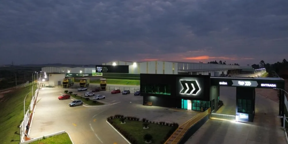 A estrutura conta com capacidade de armazenagem superior a 2,8 toneladas e capacidade de movimentação de até 3 toneladas por dia