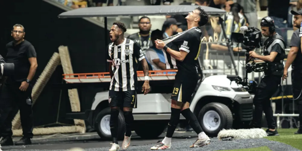 Reinier comemora um dos gols que marcou para o Atlético-MG sobre o Santos pelas quartas de final da Copa Sul-Americana