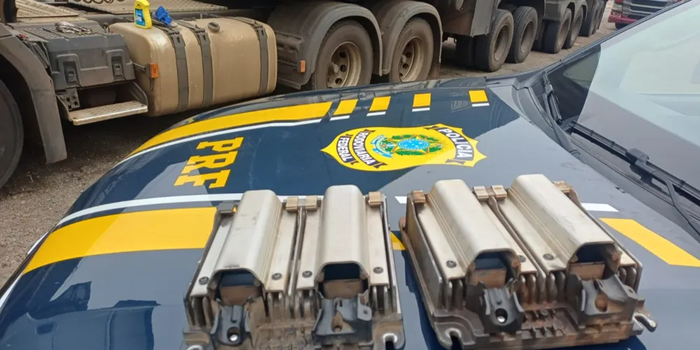 Durante a abordagem, o condutor, que se identificou como mecânico, alegou que realizaria a instalação dos componentes