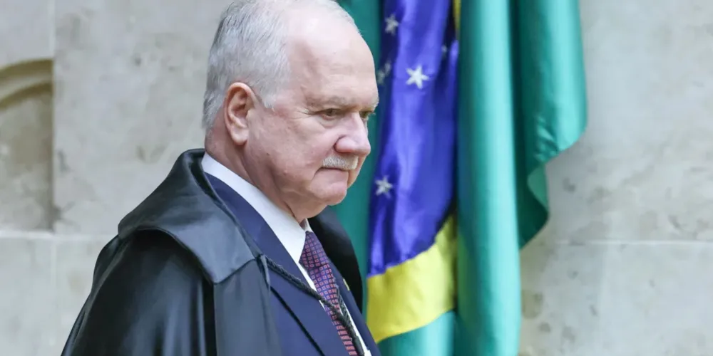 Ministro Edson Fachin em sessão plenária do STF