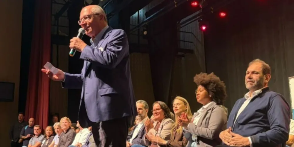 Geraldo Alckmin discursa em evento de campanha em Curitiba