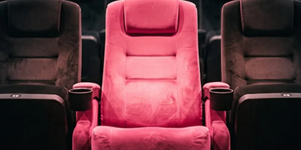 Durante todo o mês, cada sala do Cine Araújo no Palladium contará com uma Poltrona Rosa