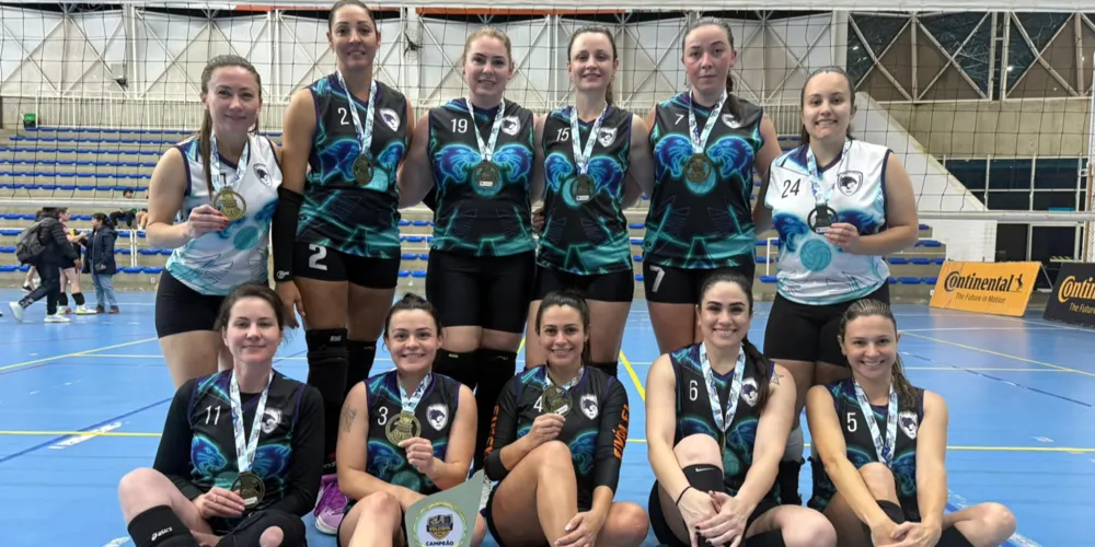 Equipe Molas Vôlei, campeãs do 1º Campeonato Municipal de Voleibol Feminino